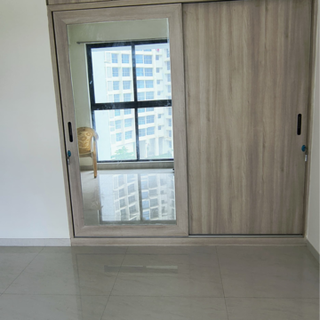 Room in 2 BHK Apartment at Lodha Woods, Lokhandwala – for Rent