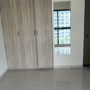 Room in 2 BHK Apartment at Lodha Woods, Lokhandwala – for Rent