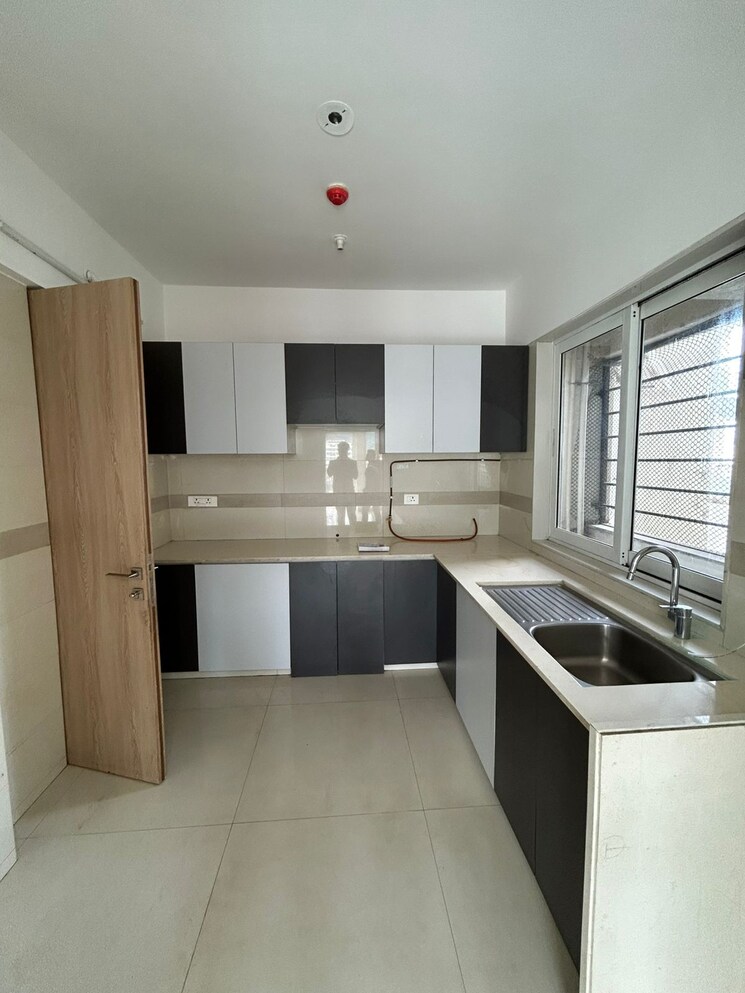 Kitchen, soham-crystal-spires 3 Bedroom 1200 Sq.Ft. Apartment In Ghodbunder Road Thane 8910609