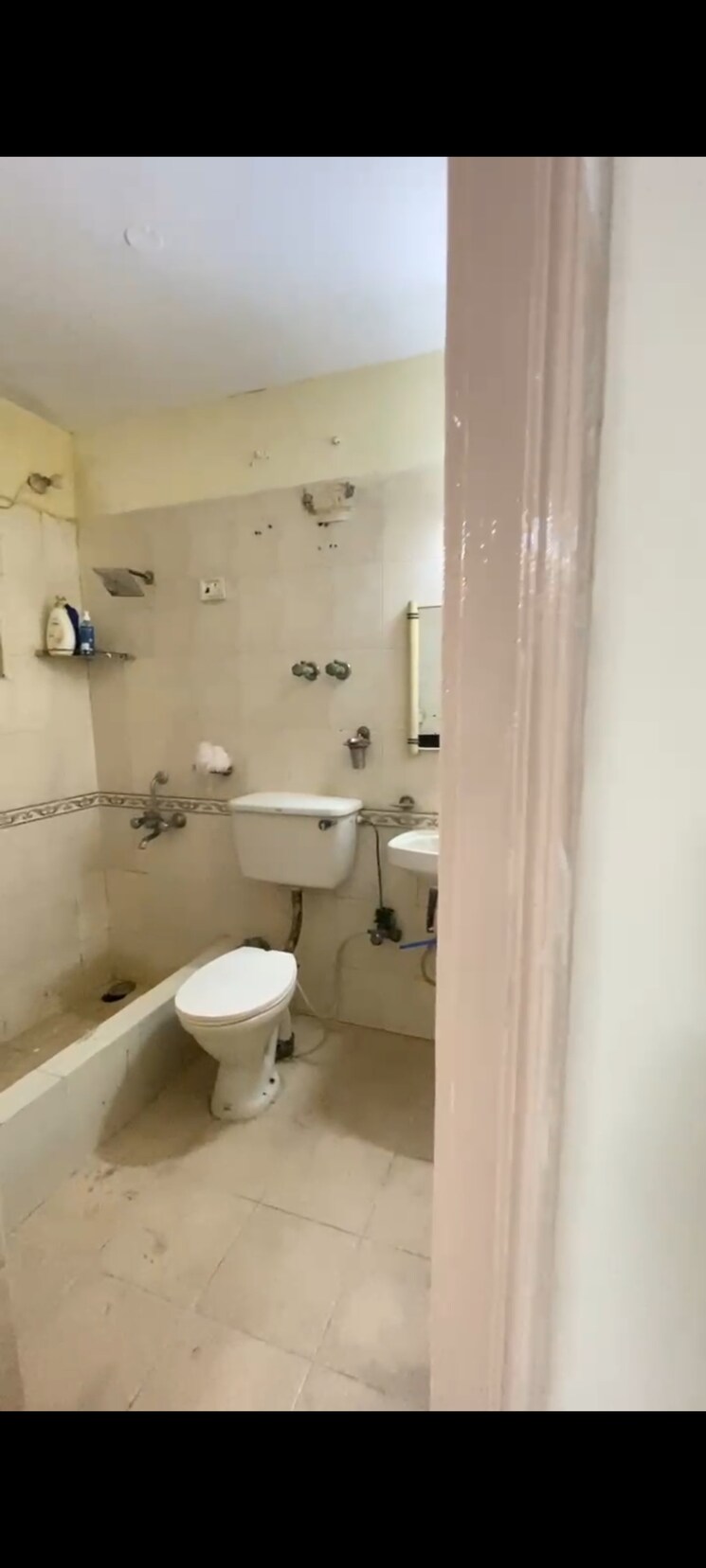 Bathroom, parsvnath-majestic-floors 2 Bedroom 1025 Sq.Ft. Apartment In Vaibhav Khand Ghaziabad 8910622
