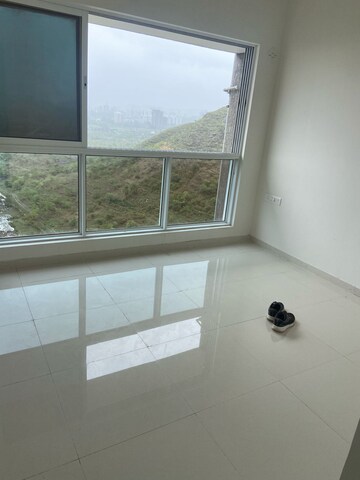 Room in 3 BHK Apartment at Godrej Hillside, Mahalunge – for Rent