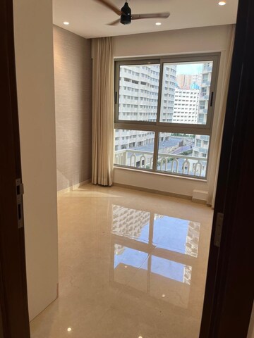 Room in 3 BHK Apartment at Hiranandani Highland, Powai – for Rent