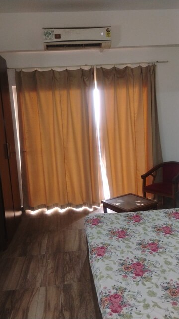 Bedroom in 1 BHK Apartment at Paramount Golfforeste, Zeta I Greater Noida – for Rent