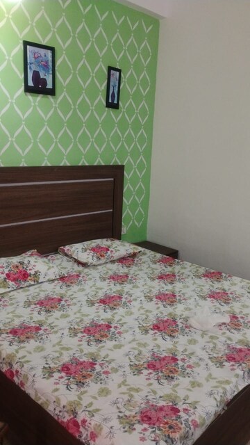 Bedroom in 1 BHK Apartment at Paramount Golfforeste, Zeta I Greater Noida – for Rent