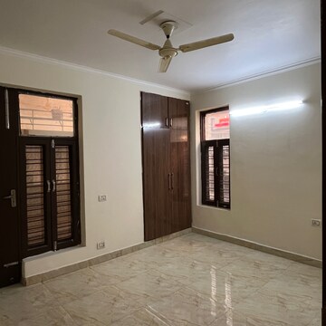 Room in 3 BHK Builder Floor at Gaurav Estates Unique Floors, Sector 42 – for Sale