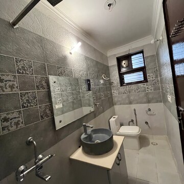 Attached Bathroom in 3 BHK Builder Floor at Gaurav Estates Unique Floors, Sector 42 – for Sale