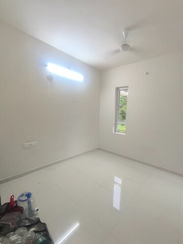 Room in 2 BHK Apartment at Godrej Hillside, Mahalunge – for Rent
