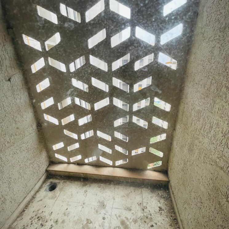  Parking, lodha-downtown 2 Bedroom 720 Sq.Ft. Apartment In Taloja Bypass Road Thane 8910707