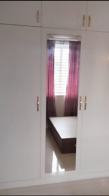 Room in 4 BHK Apartment at Mission Quarters – for Sale