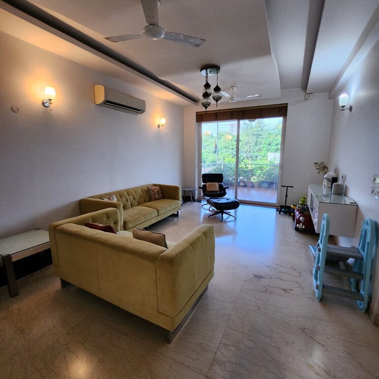 Living Room, varun-c-g-h-society 4 Bedroom 3800 Sq.Ft. Apartment In Sector 52 Gurgaon 8910776