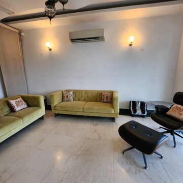 Living Room in 4 BHK Apartment at Varun C.G.H Society, Sector 52 – for Rent