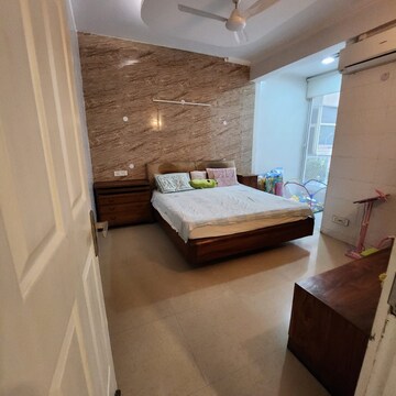 Furnished Amenities in 4 BHK Apartment at Varun C.G.H Society, Sector 52 – for Rent