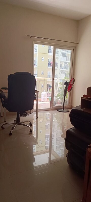 Room in 2.5 BHK Apartment at AIG Park Avenue, Sector 4 Greater Noida – for Sale