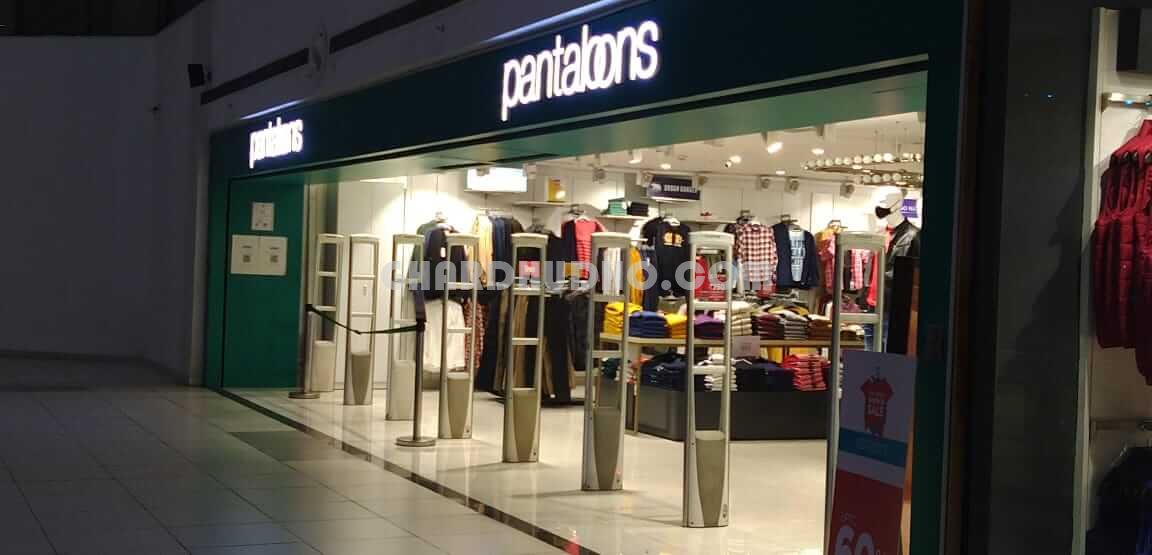 Showroom For Sale in Omaxe Connaught Place