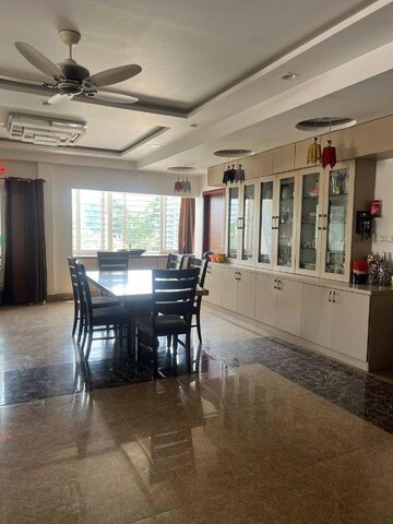 Parking in 4 BHK Apartment at Benson Town – for Rent