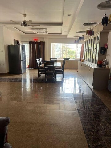 Living Room in 4 BHK Apartment at Benson Town – for Rent