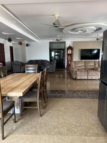 Gym in 4 BHK Apartment at Benson Town – for Rent