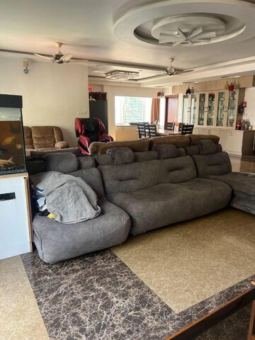 Bedroom in 4 BHK Apartment at Benson Town – for Rent