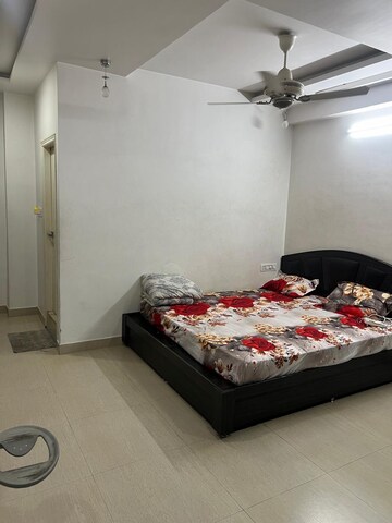 Bedroom in 4 BHK Apartment at Benson Town – for Rent