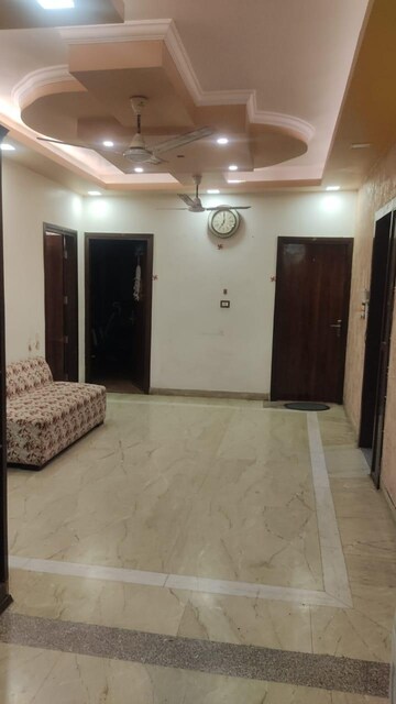 Room in 4 BHK Builder Floor at Sector 55 – for Rent