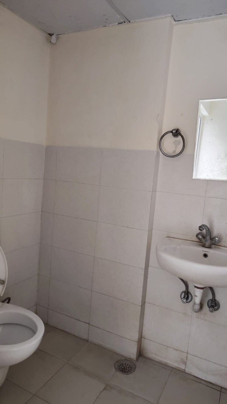Bathroom, wave-dream-homes 2 Bedroom 808 Sq.Ft. Apartment In Wave City Ghaziabad 8910797