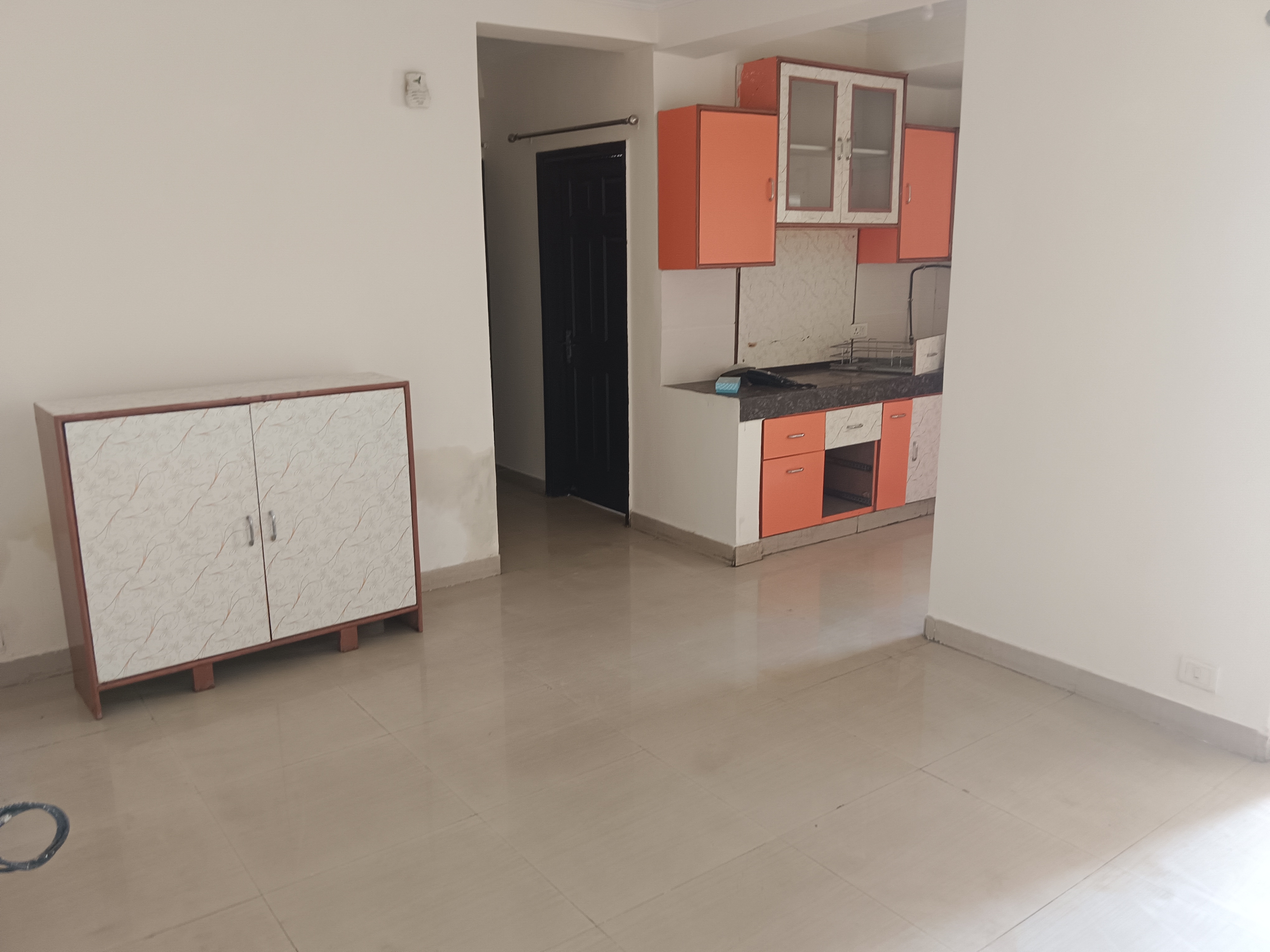 2 BHK Apartment For Sale in Paramount Floraville