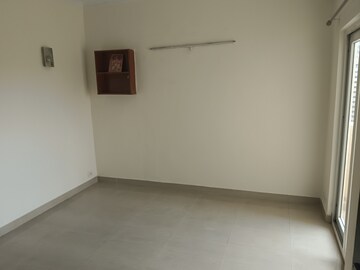 Room in 2 BHK Apartment at Paramount Floraville, Sector 137 – for Sale