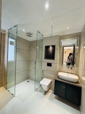Master Bedroom in 4 BHK Builder Floor at SS Southend Floors, South City 2 – for Sale