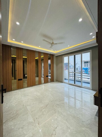 Room in 4 BHK Builder Floor at SS Southend Floors, South City 2 – for Sale