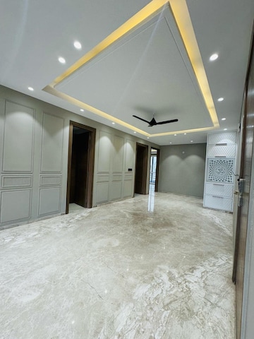 Room in 4 BHK Builder Floor at SS Southend Floors, South City 2 – for Sale