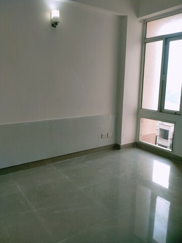 Room in 2.5 BHK Apartment at Today Ridge Residency, Sector 135 – for Rent