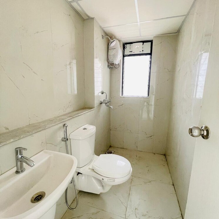 Bathroom, runwal-gardens-phase-i 3 Bedroom 904 Sq.Ft. Apartment In Kalyan Shilphata Road Thane 8910887