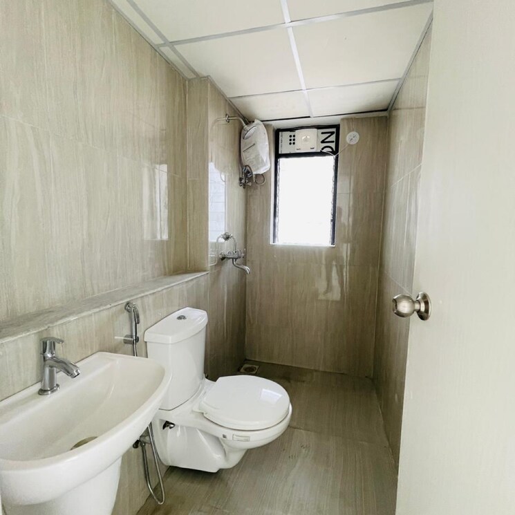 Bathroom, runwal-gardens-phase-i 3 Bedroom 904 Sq.Ft. Apartment In Kalyan Shilphata Road Thane 8910887