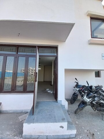 Parking in 2.5 BHK Independent House at Wave Prime Floors, Wave City – for Rent