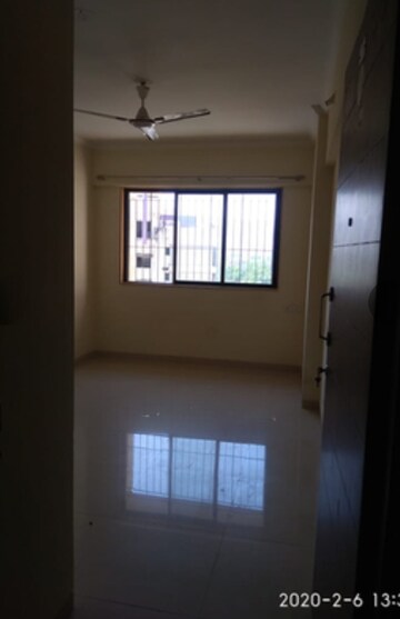 Room in 2 BHK Apartment at Piramal Vaikunth, Balkum Pada – for Rent