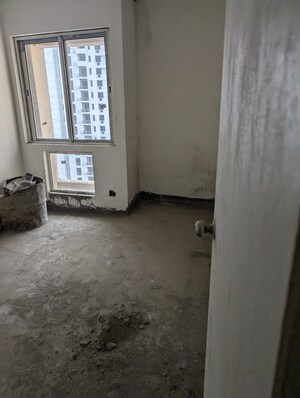 Room in 2 BHK Apartment at Jaypee Greens Kosmos, Sector 134 – for Sale