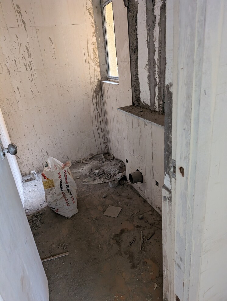 Bathroom, jaypee-greens-kosmos 2 Bedroom 942 Sq.Ft. Apartment In Sector 134 Noida 8910959