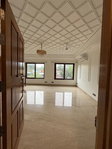 Room in 4 BHK Builder Floor at Chittaranjan Park – for Rent