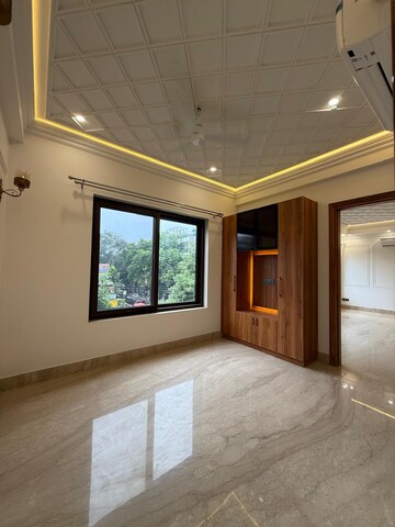 Room in 4 BHK Builder Floor at Chittaranjan Park – for Rent