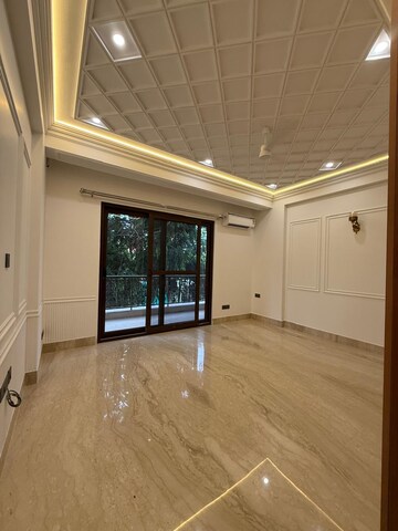 Room in 4 BHK Builder Floor at Chittaranjan Park – for Rent
