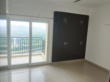 Room in 3 BHK Apartment at Paramount Floraville, Sector 137 – for Sale