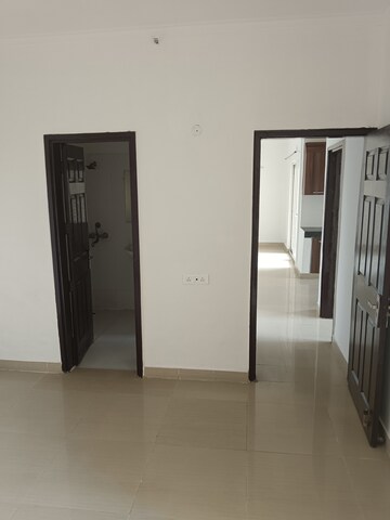 Room in 3 BHK Apartment at Paramount Floraville, Sector 137 – for Sale