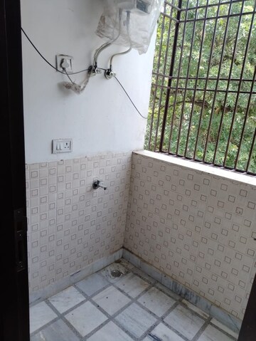 Master Bedroom in 2 BHK Builder Floor at Malviya Nagar – for Rent