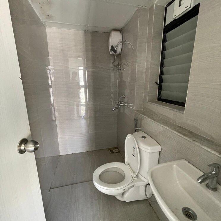 Bathroom, runwal-gardens-phase-i 3 Bedroom 900 Sq.Ft. Apartment In Kalyan Shilphata Road Thane 8911018