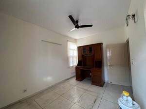 Room in 3 BHK Apartment at Sector 4 Dwarka – for Sale