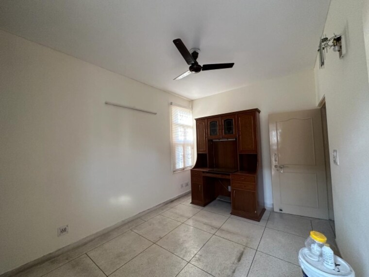 Room, sector 4 dwarka 3 Bedroom 1550 Sq.Ft. Apartment In Sector 4 Dwarka Delhi 8911012