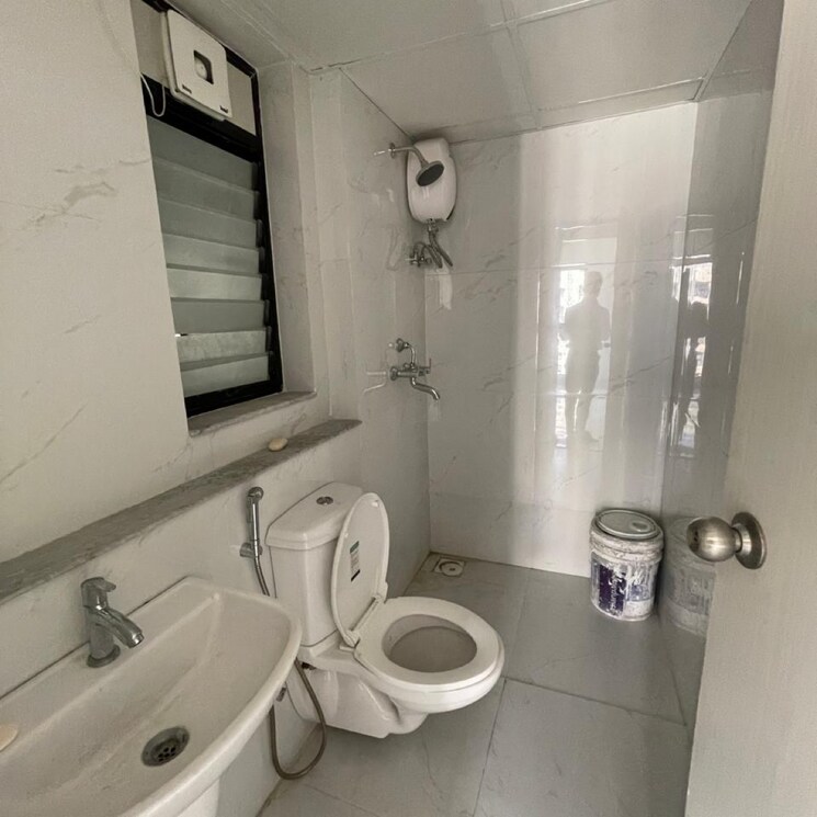 Bathroom, runwal-gardens-phase-i 3 Bedroom 900 Sq.Ft. Apartment In Kalyan Shilphata Road Thane 8911018