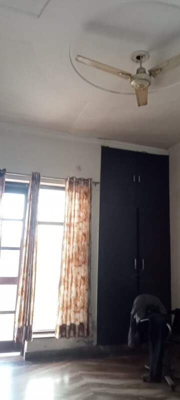 Furnished Amenities in 3 BHK Builder Floor at Sector 9 – for Sale