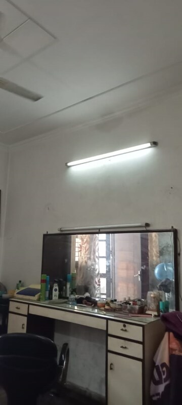 Furnished Amenities in 3 BHK Builder Floor at Sector 9 – for Sale