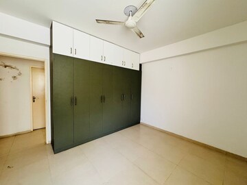 Room in 4 BHK Apartment at Vatika Gurgaon 21, Sector 83 – for Rent